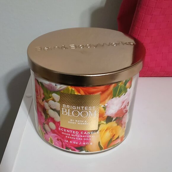 Bath and body Works brightest bloom gift bag set with goodies - Picture 9 of 16
